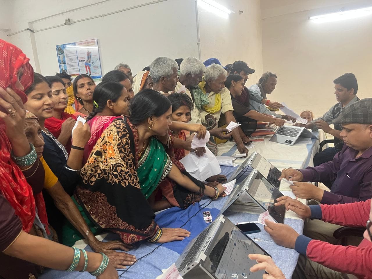 मौसम के बदलाव से मरीजों की बढ़ुी भीड़