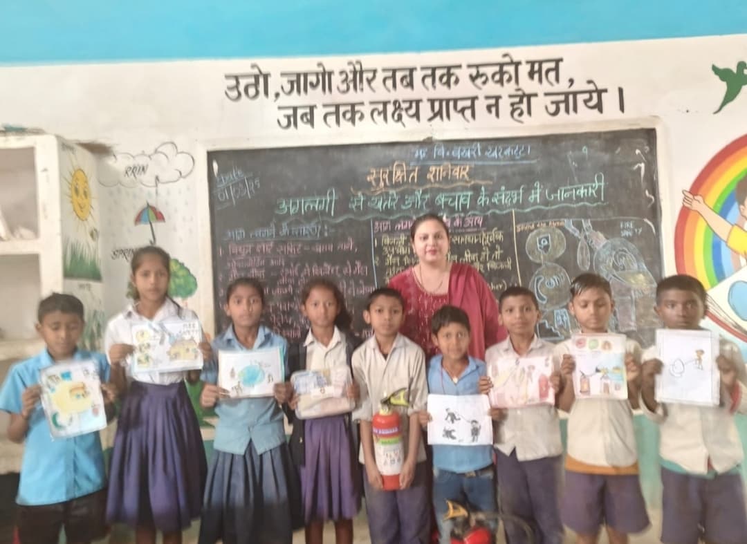 सुरक्षित शनिवार के तहत अगलगी से बचाव की बच्चों को दी जानकारी