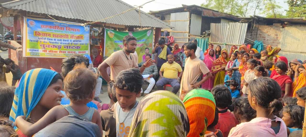 नुक्कड़ नाटक से सहकारी योजनाओं पर किया जागरूक