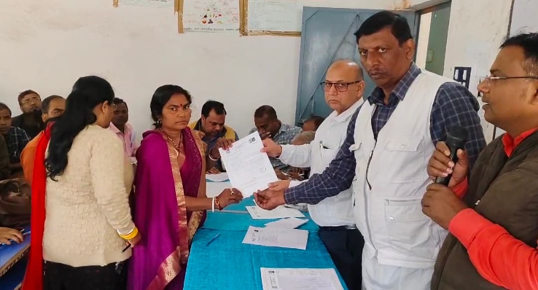 हसनगंज में सक्षमता 2 उत्तीर्ण 55 शिक्षकों को मिला विशिष्ट शिक्षक नियुक्ति पत्र