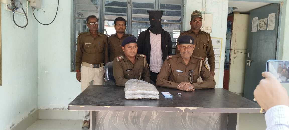 दो किलो गांजा के साथ बाइक सवार युवक गिरफ्तार, भेजा जेल