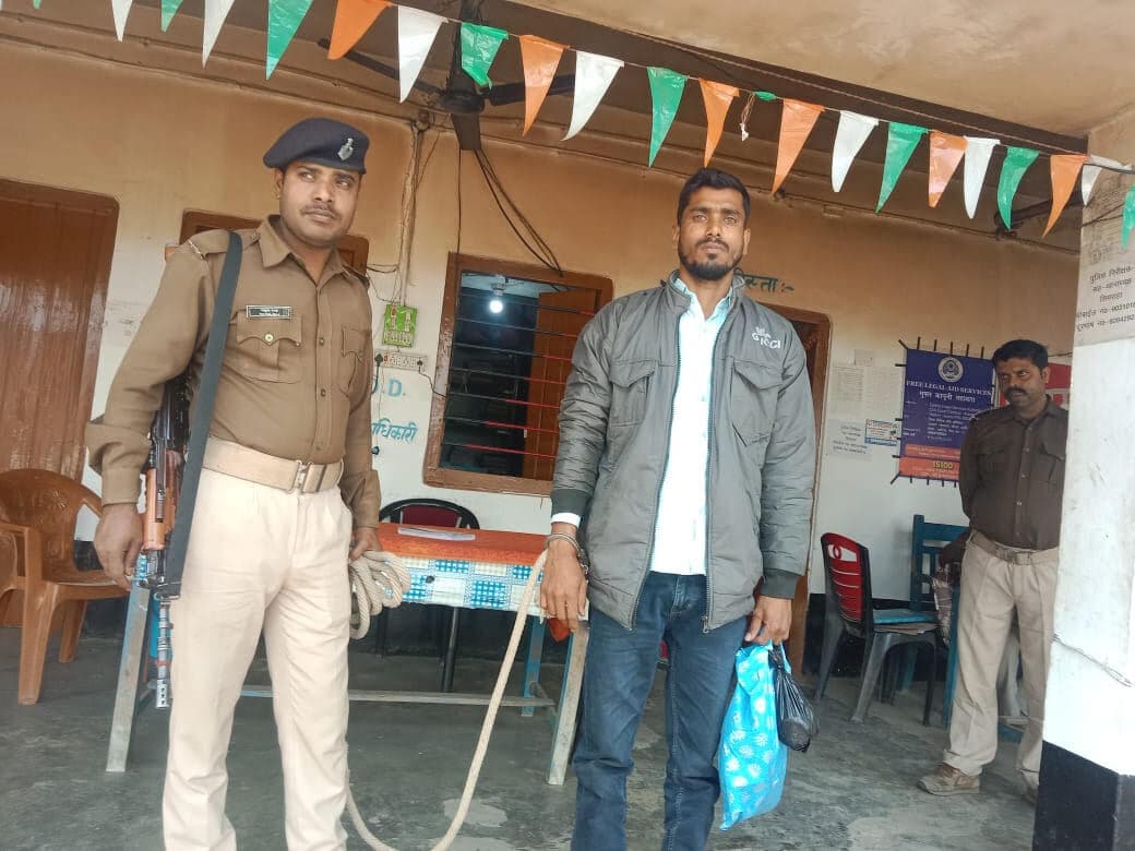 पत्नी की हत्या का आरोपित पति गिरफ्तार