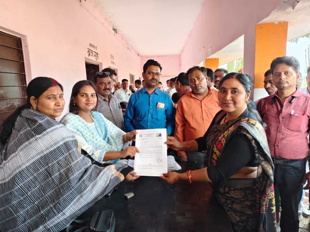 प्रमुख ने 194 विशिष्ट शिक्षकों को दिया नियुक्ति पत्र