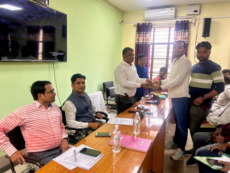 किसानों को अंगूठा लगाने के बाद मिलेगा गरमा फसल के लिए बीज