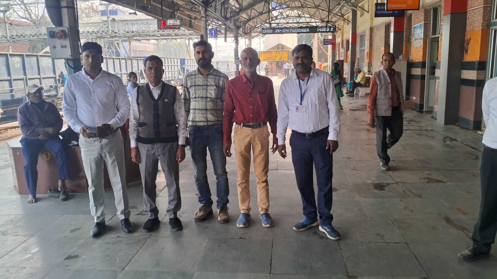 क्रू-लॉबी व अमृत स्टेशन योजना कार्यों का जायजा लेने पहुंचे एडीआरएम