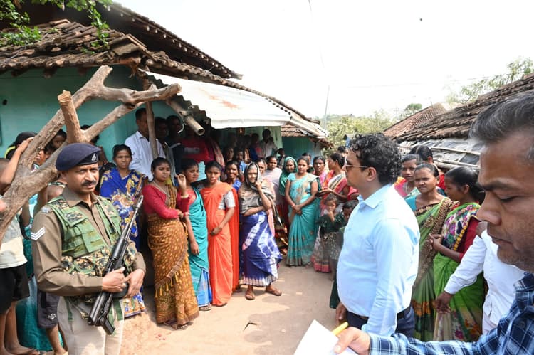 भतभंगा पहाड़ गांव में आंगनबाड़ी भवन बनाने का निर्देश