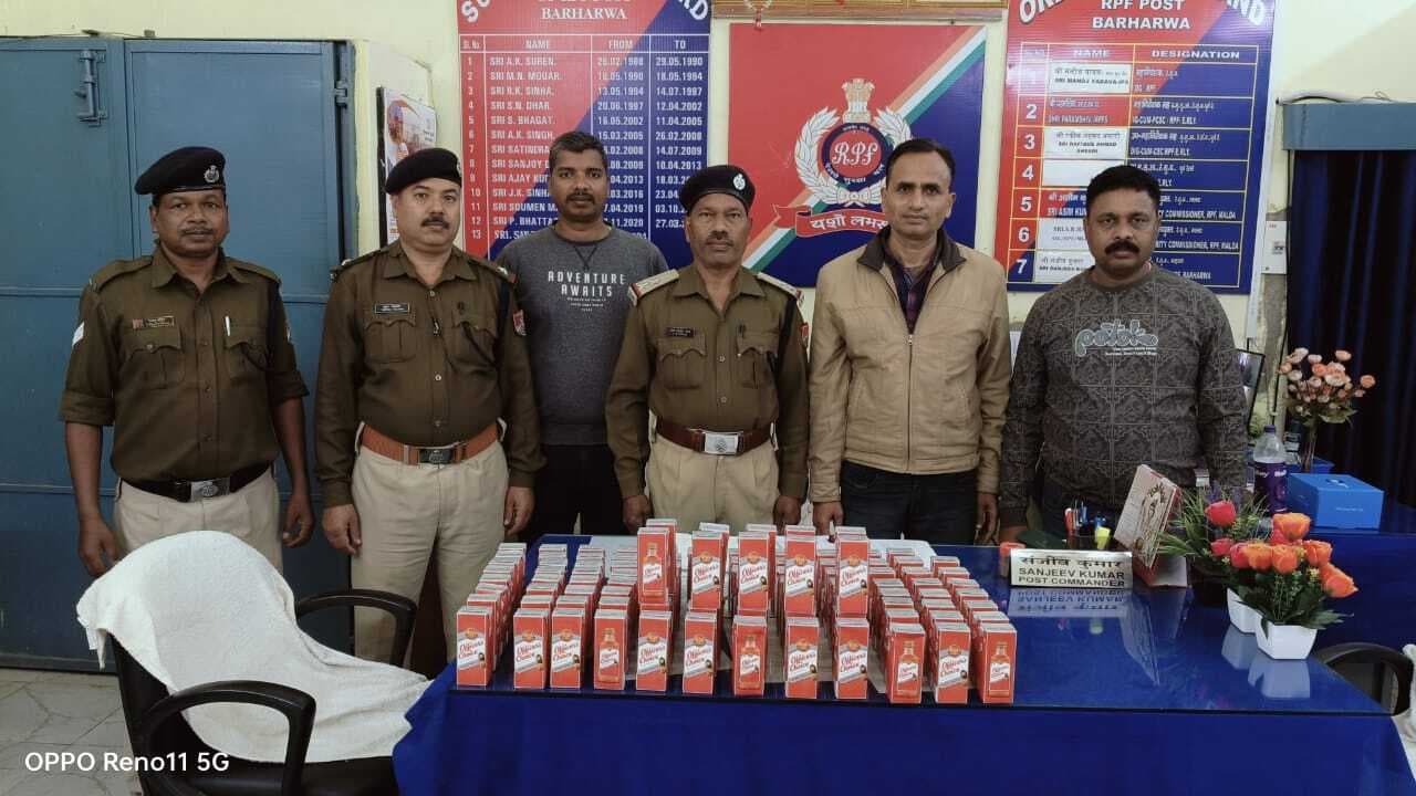 बरहरवा स्टेशन से 13 हजार रुपये की विदेशी शराब जब्त