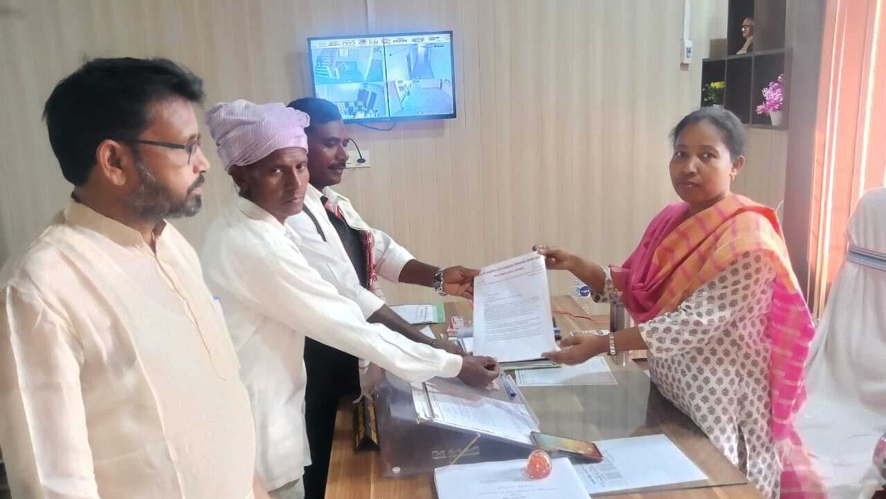 माले में दी प्रखंड कार्यालय के घेराव की चेतावनी