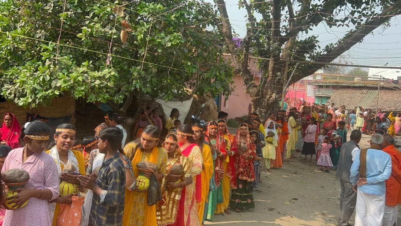 कलशयात्रा निकालकर 11 दिवसीय विष्णु महायज्ञ का शुभारंभ