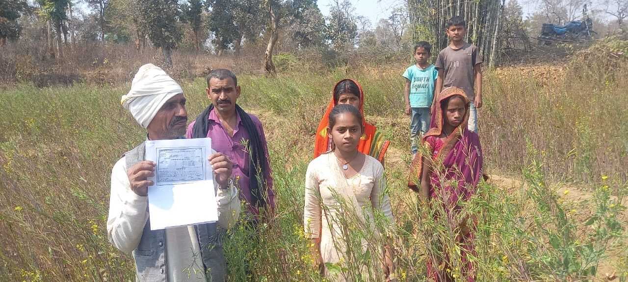 किसान परिवार ने वनकर्मी पर लगाया बदसलूकी का आरोप