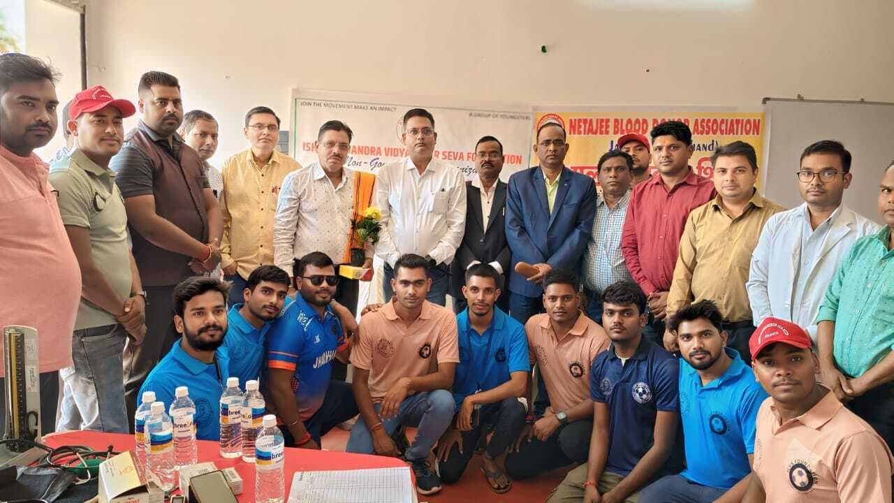 करमाटांड़ में 20 लोगों ने स्वेच्छा से किया रक्तदान