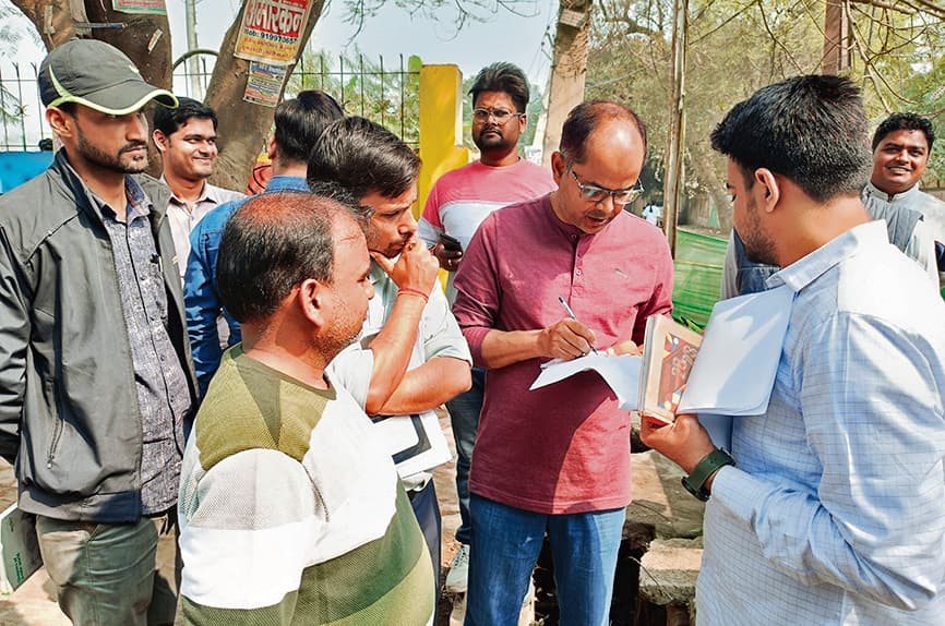 Chhapra News : जलनिकासी के लिए बने आउटलेट को लेकर महापौर और बुडको के बीच छिड़ी जंग