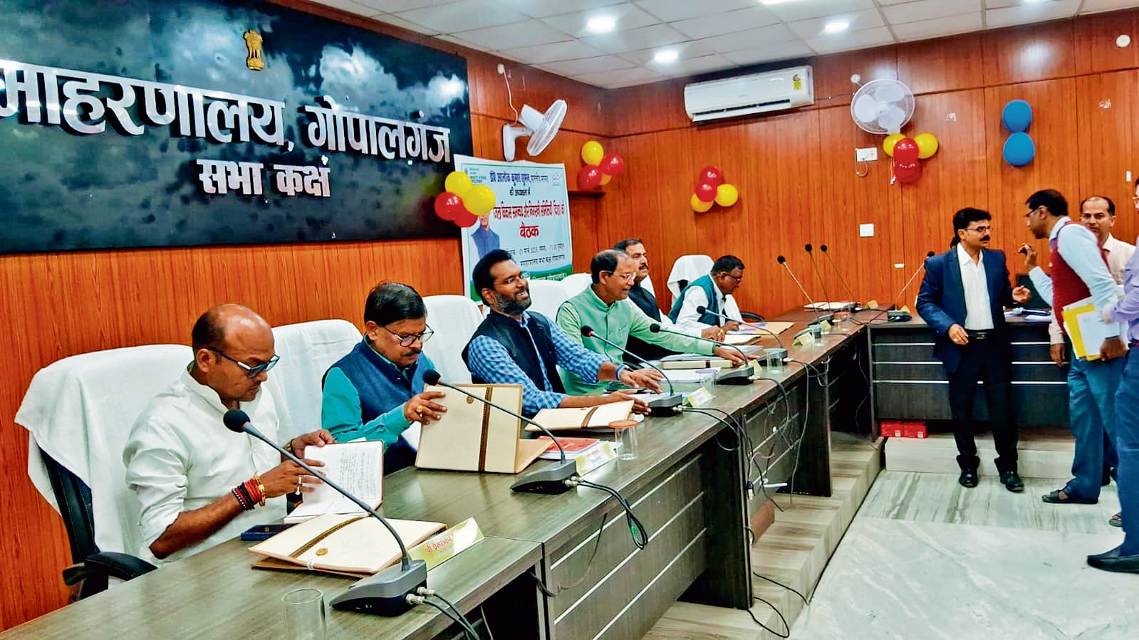 Gopalganj News : एक्सप्रेस ट्रेनों का सभी स्टेशनों पर किया जायेगा ठहराव : सांसद