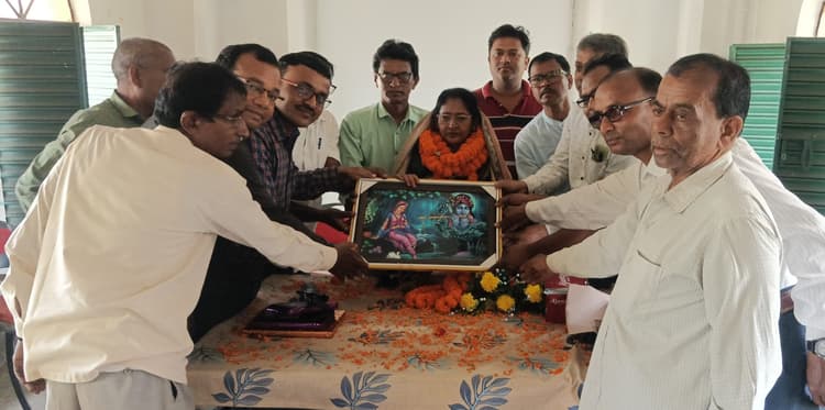 बीइइओ को दी गयी भावभीनी विदाई