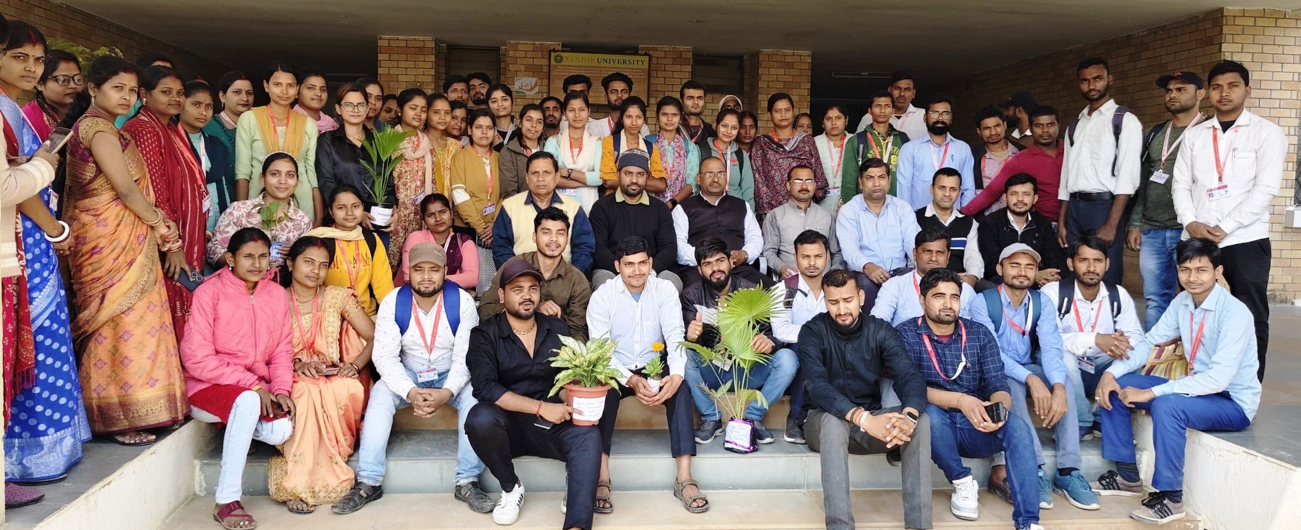 Madhubani News : पौधारोपण कर पर्यावरण संरक्षण का लिया संकल्प