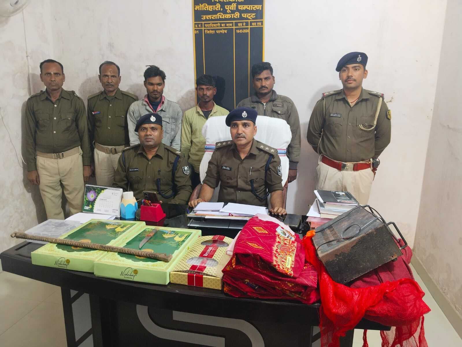 पिपराकोठी में चोर गिरोह के तीन बदमाश गिरफ्तार