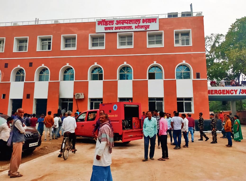 कई तरह की परेशानियों से गुजर रहे हैं मरीज