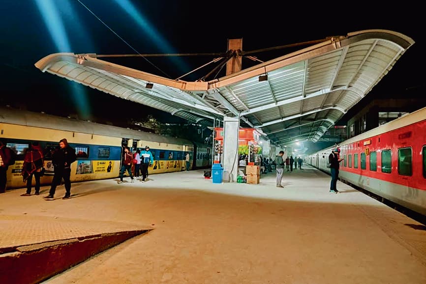 Gaya News : अगले हफ्ते चार व पांच नंबर प्लेटफॉर्म से शुरू होगा ट्रेनों का परिचालन