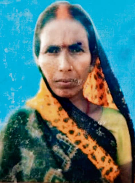 विद्युत प्रवाहित तार की चपेट में आने से अधेड़ महिला की मौत