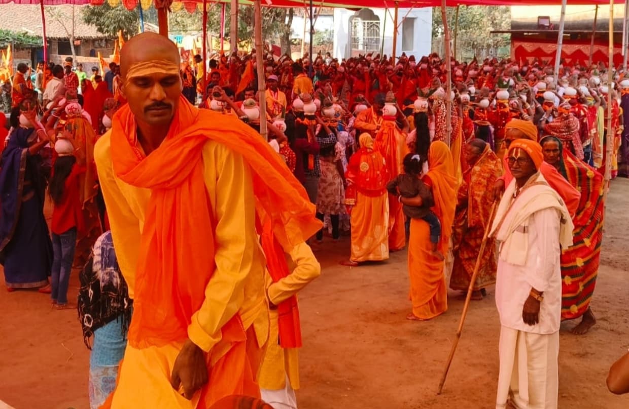 भव्य कलशयात्रा के साथ लखनकियारी में श्रीमद् भागवत महापुराण यज्ञ प्रारंभ