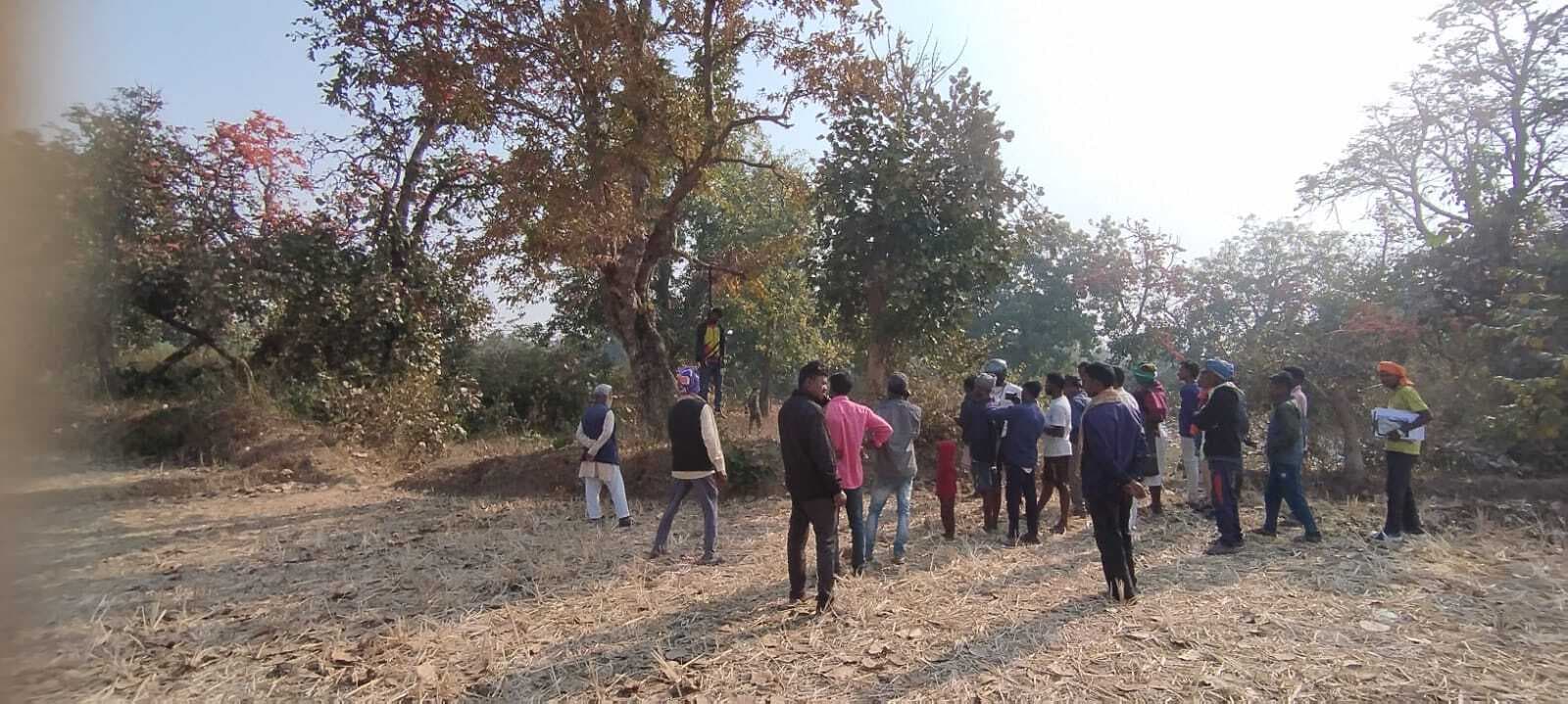 Bokaro News : पेड़ से लटका मिला युवक का शव