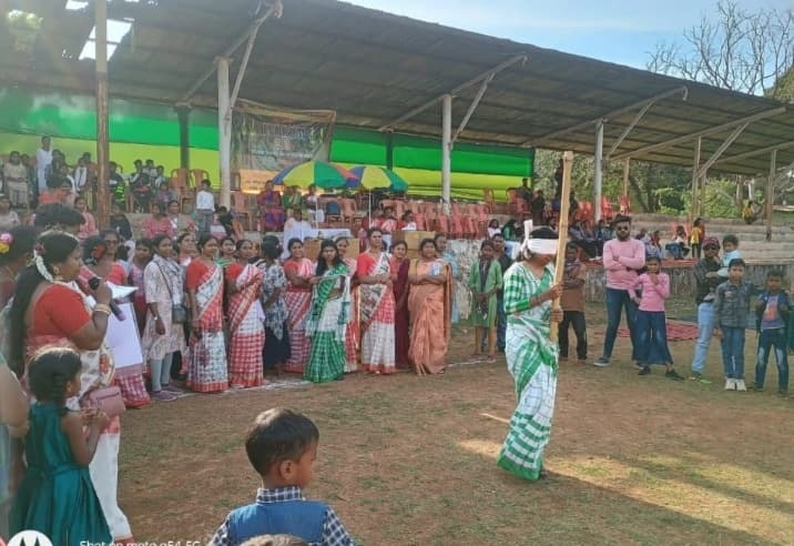 Chaibasa News : पारंपरिक खेल व संस्कृति को बचाने के लिए जुटे आदिवासी