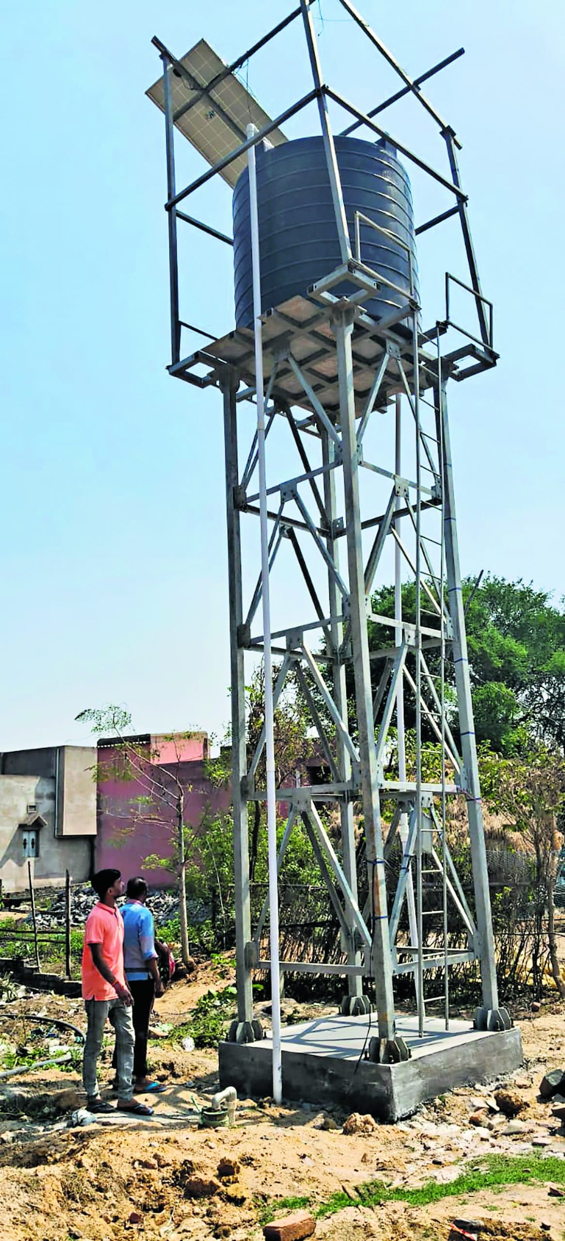 पाटाहेंसल में सोलर जलमीनार का प्लेट गिरा, 35 घरों में जल संकट