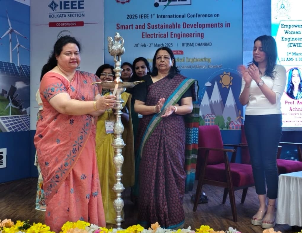 Dhanbad News: इंजीनियरिंग में महिलाओं की भागीदारी पर बल