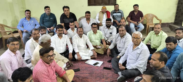 Giridih News :किसी को बचाने के लिए निर्दोषों पर कार्रवाई हुई तो होगा आंदोलन : शिक्षक संघ