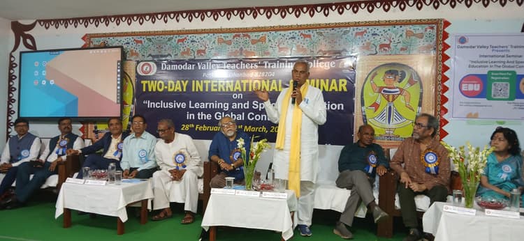 Dhanbad News: अच्छा समाज गढ़ने की शिक्षकों को लेनी होगी प्रतिज्ञा