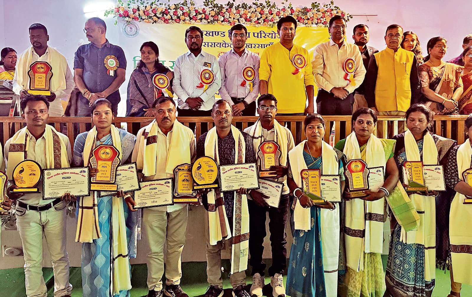 ड्रॉपआउट बच्चों को चिह्नित कर स्कूल से जोड़ें