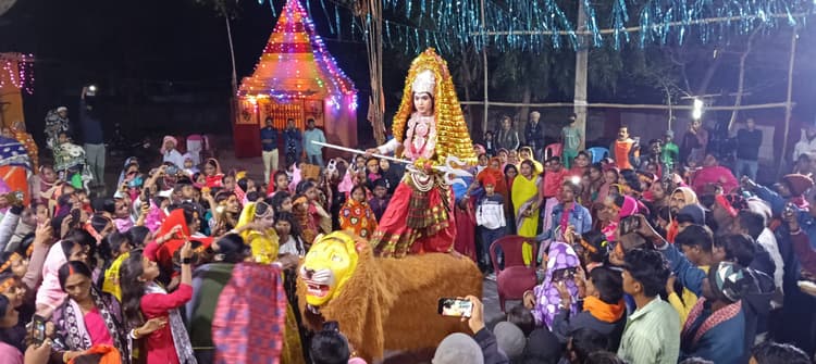 Bokaro News : खेतको में जागरण का आयोजन, झूमे लोग