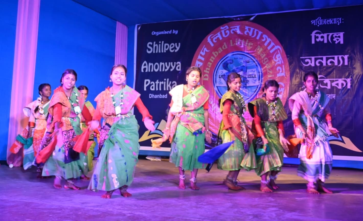 Dhanbad News: लोगों को पुस्तकों के साथ जोड़ना मेला का उद्देश्य