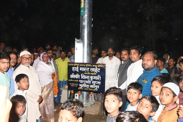 चिमनी बाजार में हाइमास्ट लाइट लगाने से दूर हुई अंधेरा