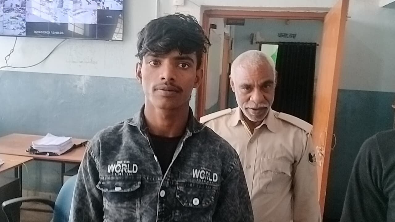 मारपीट व छिनतई मामले का फरार आरोपित गिरफ्तार