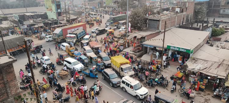 नहीं है स्थायी बस पड़ाव, जाम की समस्या