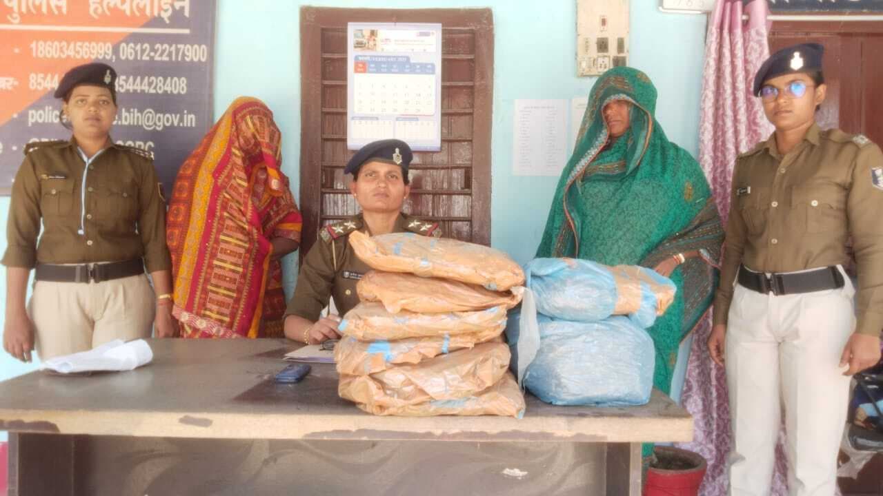 दो महिला तस्करों को 6.700 किलो ग्राम गांजा के साथ पुलिस ने किया गिरफ्तार