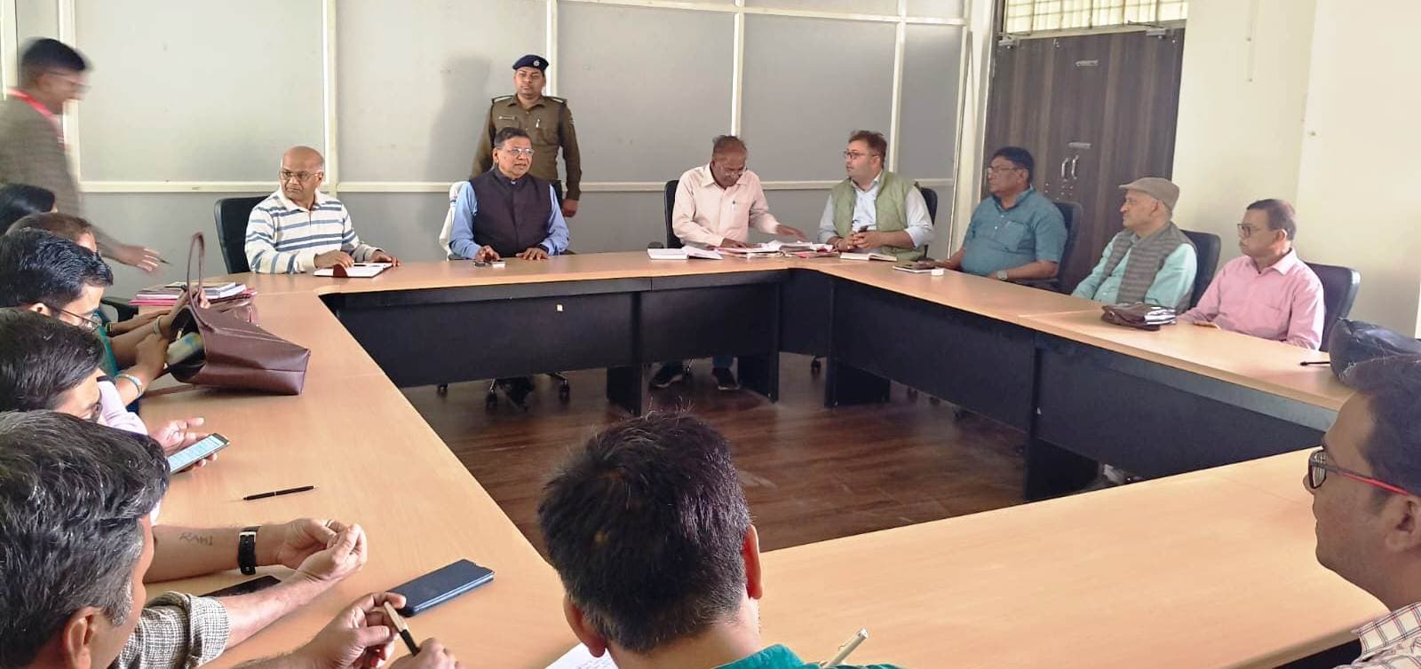 दीक्षांत समारोह के साथ स्थापना दिवस की तैयारियों को लेकर कुलपति ने की बैठक