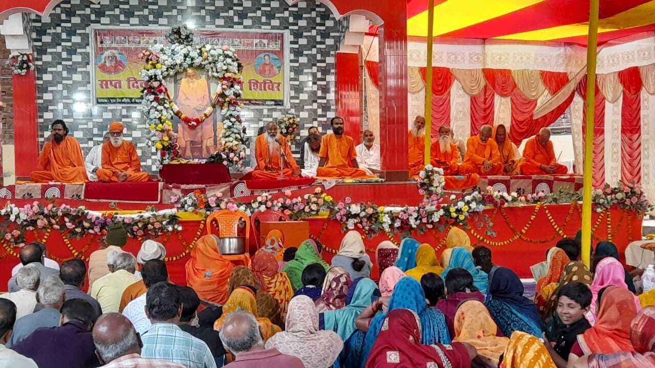 संतों की वाणियों को पढ़ने से संतों का एक मेल होता है मालूम