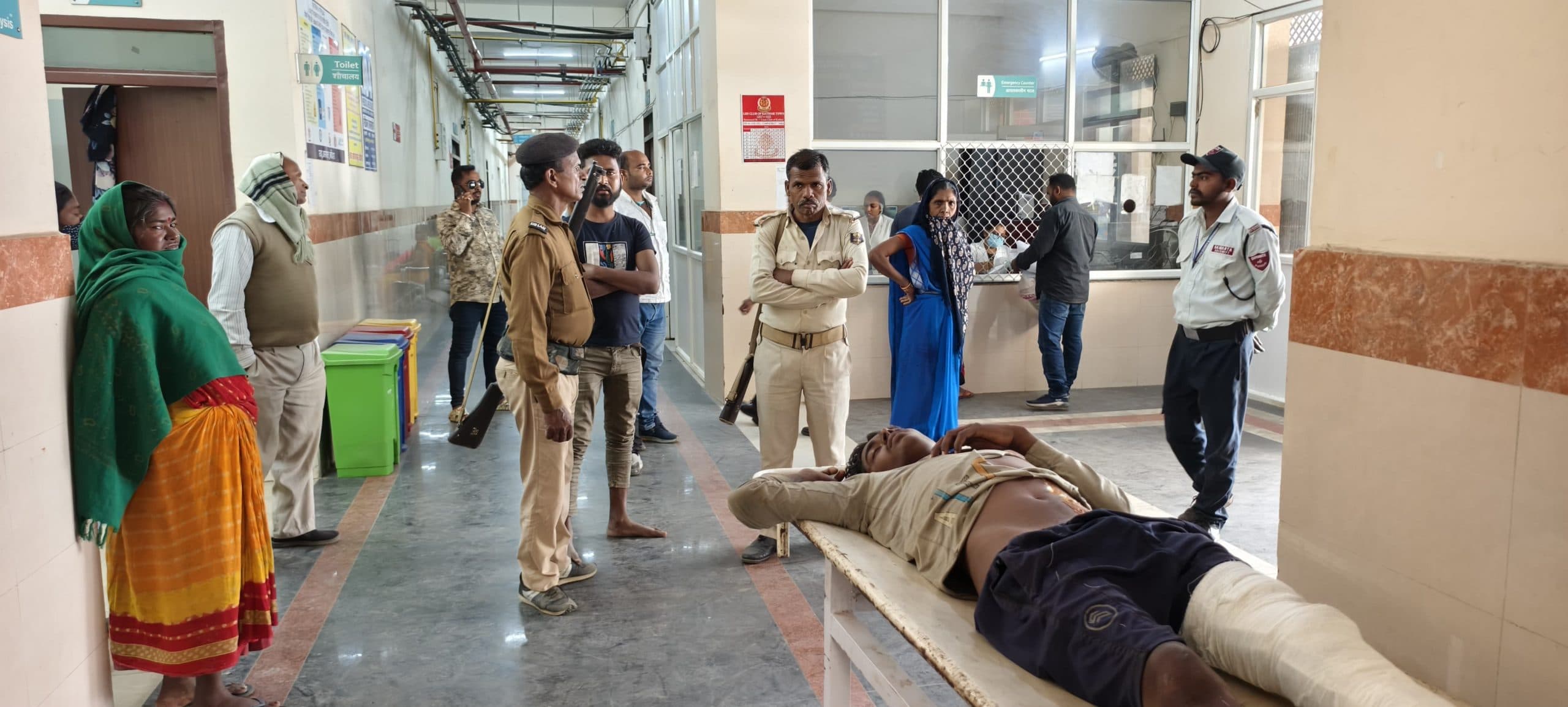 बाइक व कार की सिधी टक्कर में दो युवक गंभीर रूप से घायल