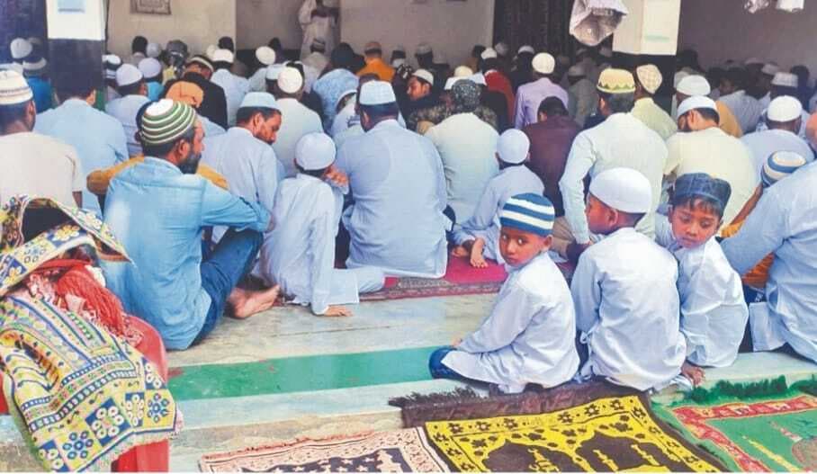 पहले रोजे पर मस्जिदों में उमड़ी अकीदतमंदों की भीड़