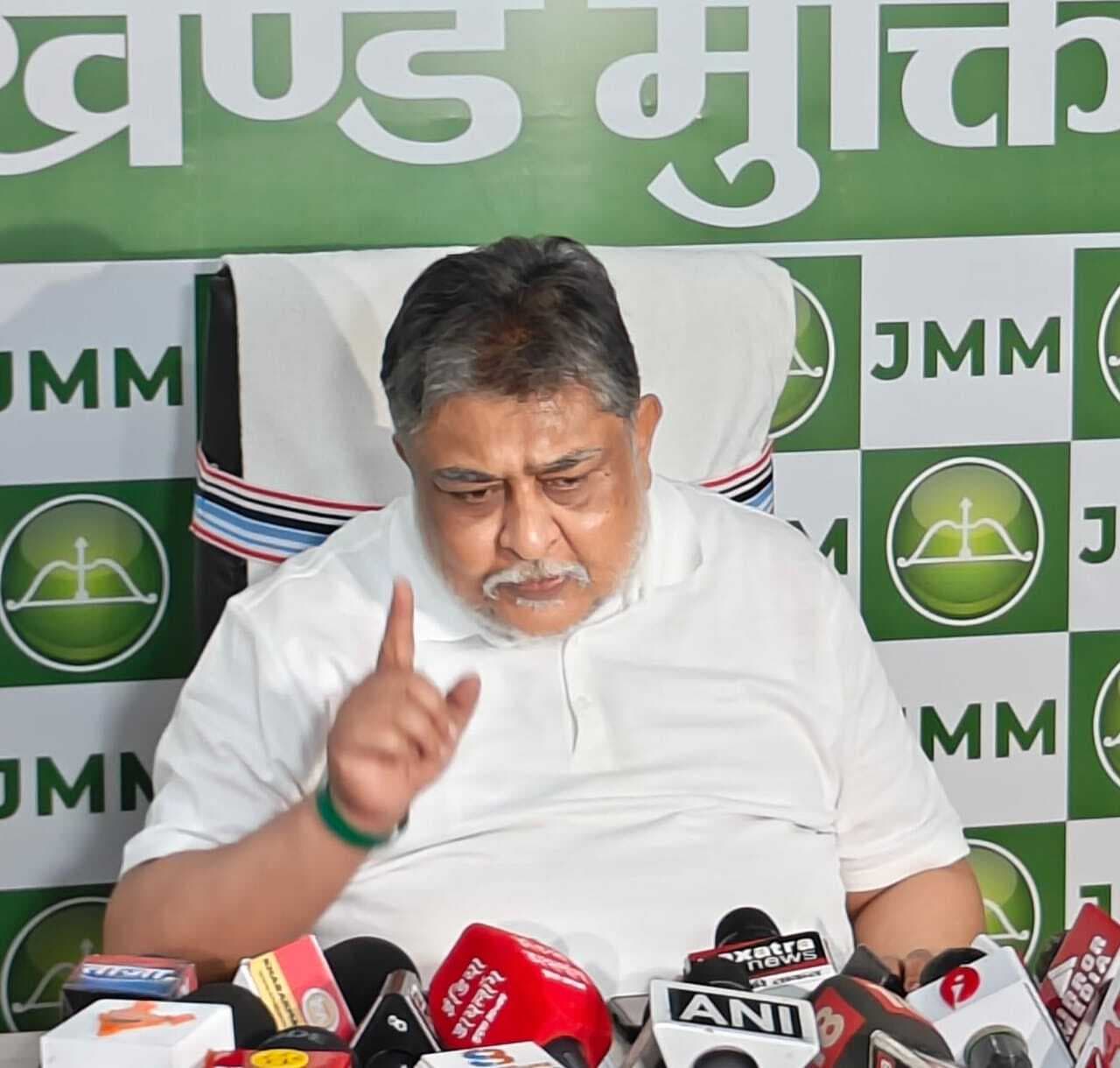 Political News : भाजपा विधायक अपना नेता चुन लें या फिर सामूहिक इस्तीफा दें : झामुमो