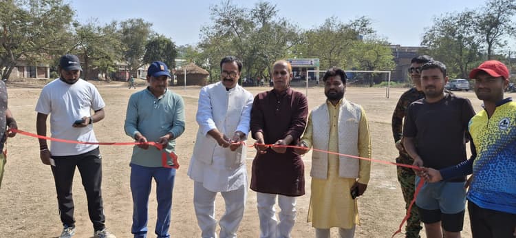 परैया प्रीमियर लीग का हुआ शुभारंभ, नींबू इलेवन ने मैच जीता