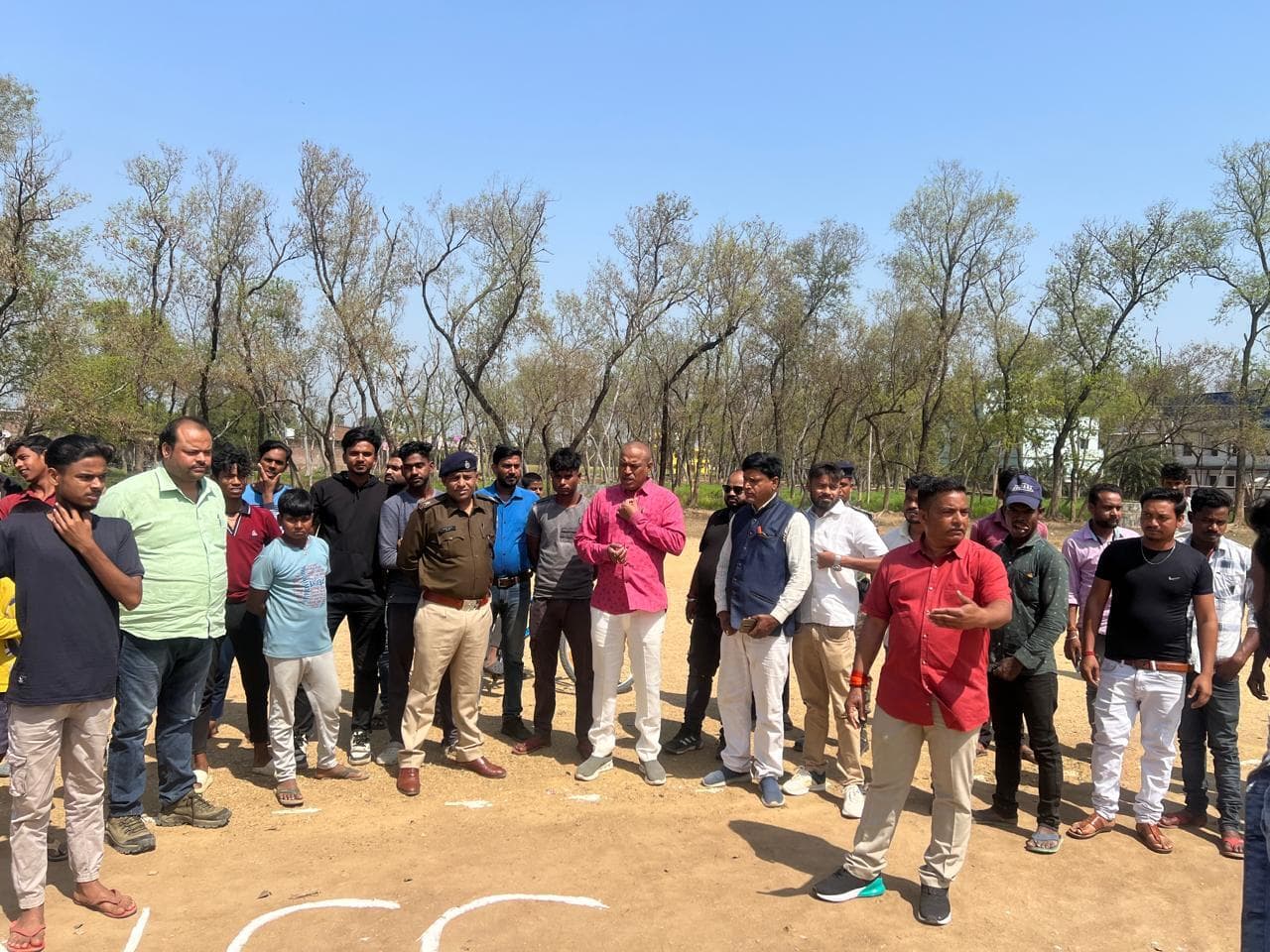 उद्घाटन मैच में पक्की सराय की टीम रही विजयी