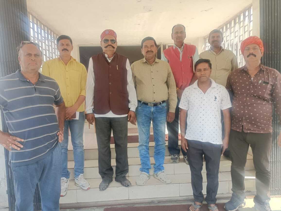 बैठक में लिखित रूप में मांग पत्र सौंपने का निर्णय