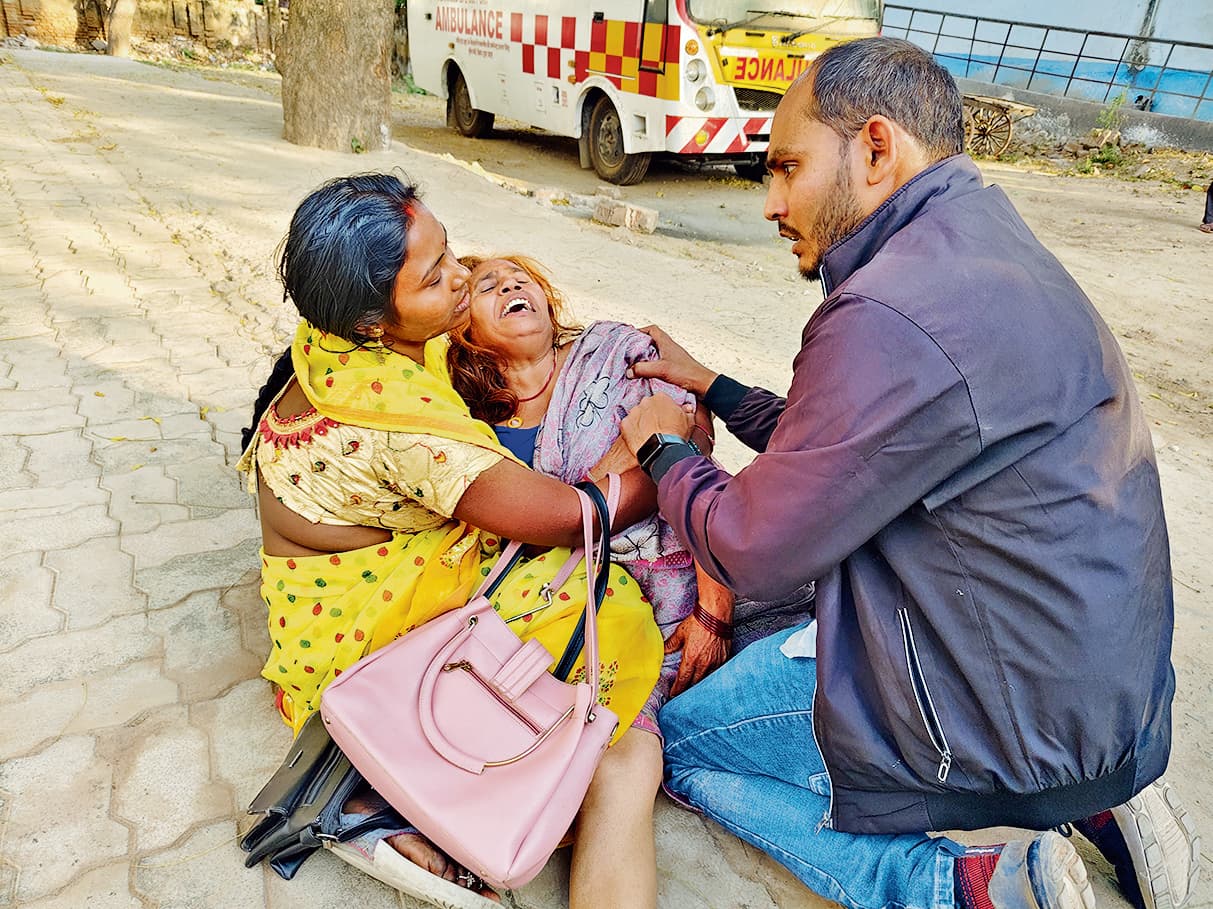 अज्ञात वाहन ने बाइक में मारी जोरदार टक्कर, फूफा की गयी जान, भतीजी घायल