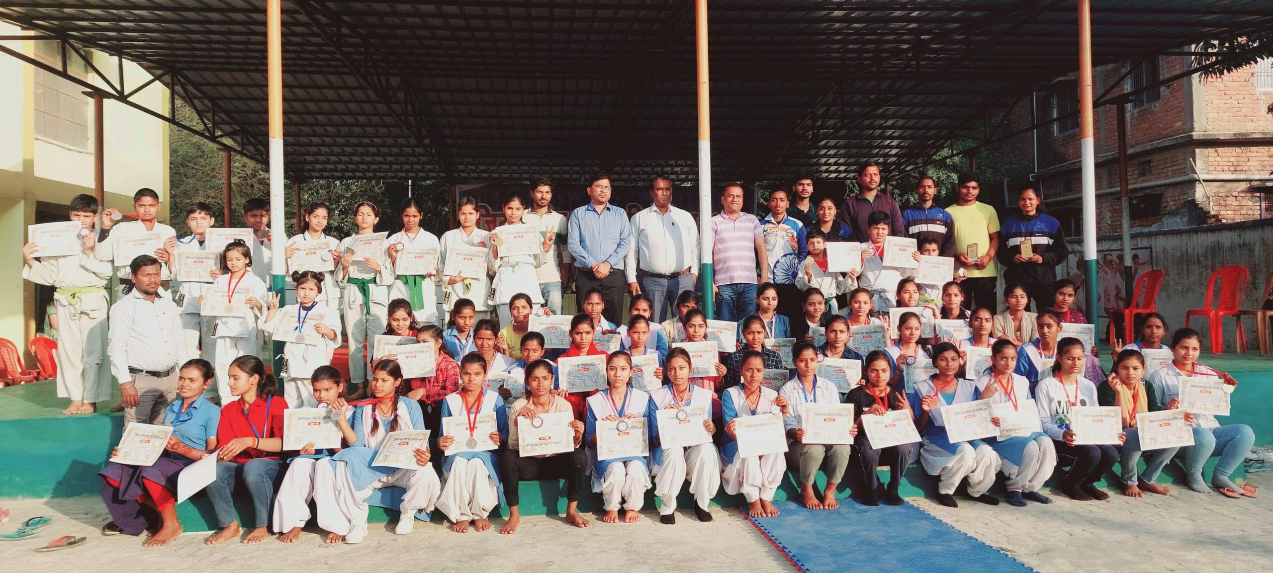 कराटे प्रतियोगिता में 110 प्रतिभागियों ने लिया भाग, मिला प्रशस्ति पत्र व मेडल