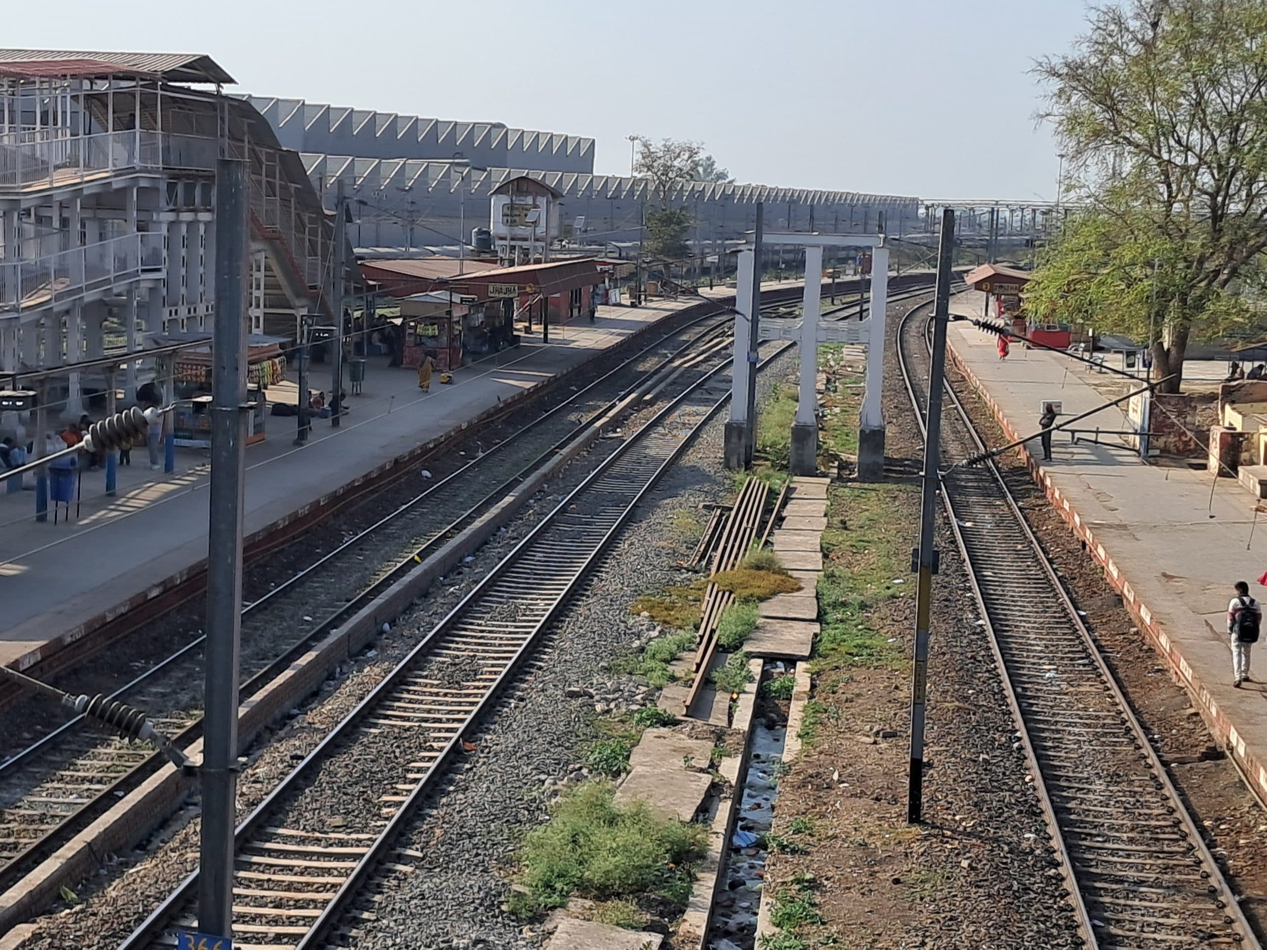 आठ घंटे का ट्रैफिक व पावर ब्लॉक, कई ट्रेनें रद्द, कई के बदले रूट
