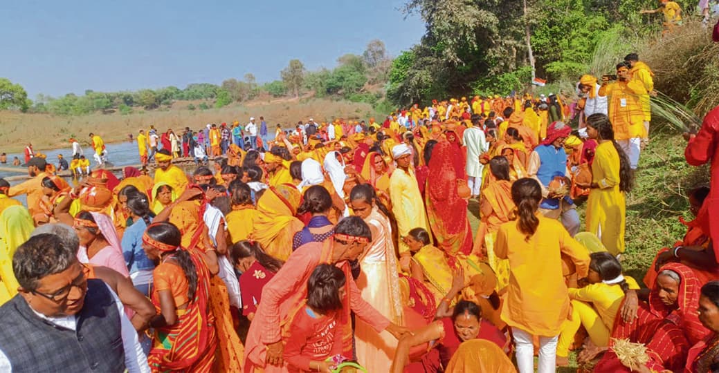 तेतरी गांव में श्रीश्री शतचंडी महायज्ञ को लेकर निकली कलशयात्रा