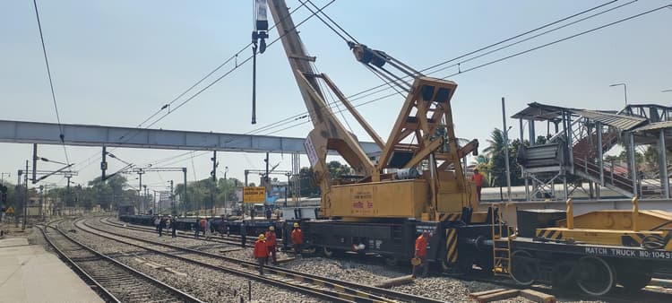 Deoghar News : सात घंटे के पावर ट्रैफिक ब्लॉक से ट्रेनों का थमा पहिया, परेशान रहे यात्री